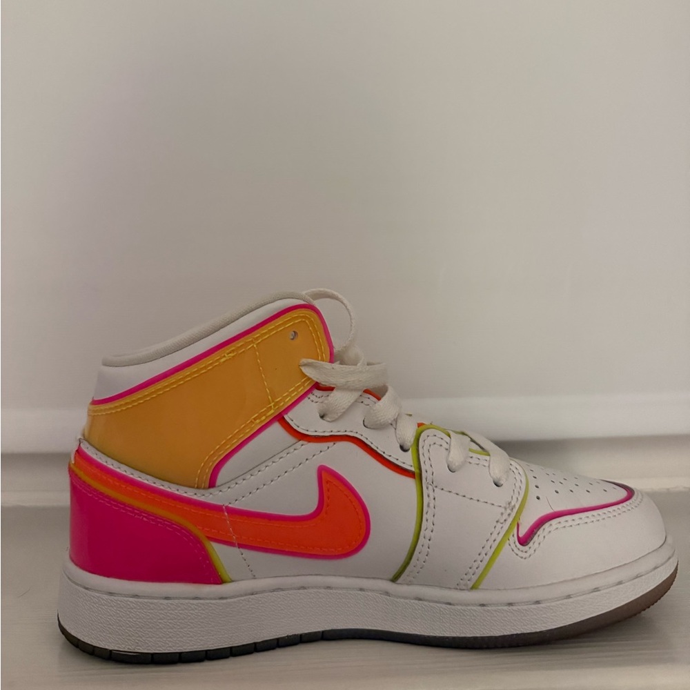 Jordan 1 Mid Edge Glow